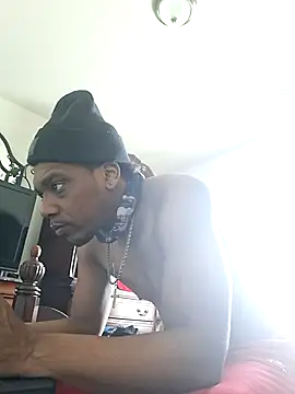 bigboytoy912 online show from April 18, 2026, 3:47 pm