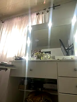 Abigail Cowen online show from November 2, 2025, 1:27 pm