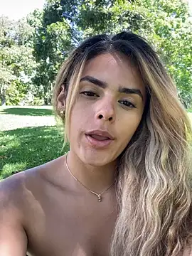 ZoeJohnsoon online show from November 17, 2025, 6:23 pm