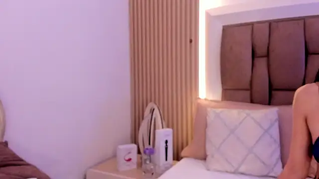 Clarisse28 online show from November 27, 2025, 7:14 pm