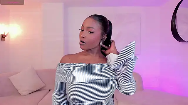 SavannahStorm online show from December 5, 2025, 7:45 pm