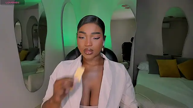 SavannahStorm online show from April 10, 2026, 12:34 pm