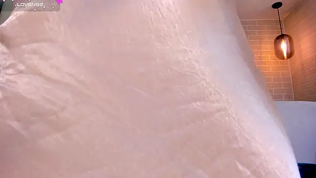 IsabellaHill  online show from December 31, 2024, 8:34 pm