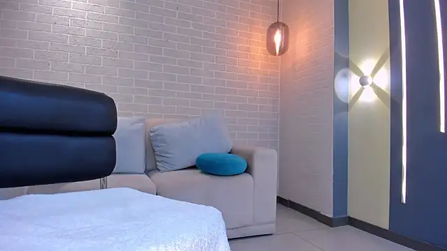 IsabellaHill  online show from December 19, 2024, 1:28 am