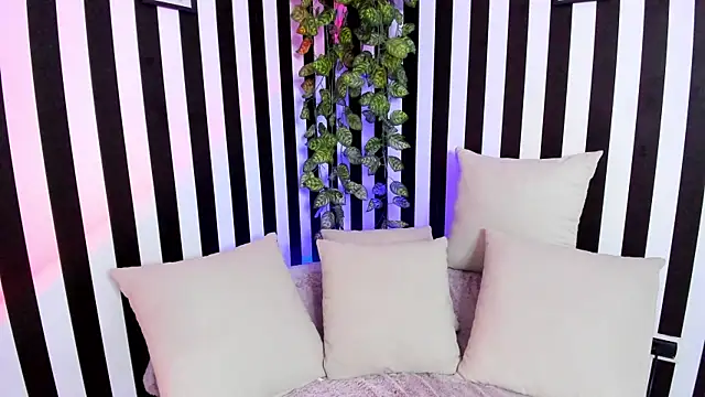 liz goth online show from April 6, 2026, 1:34 pm