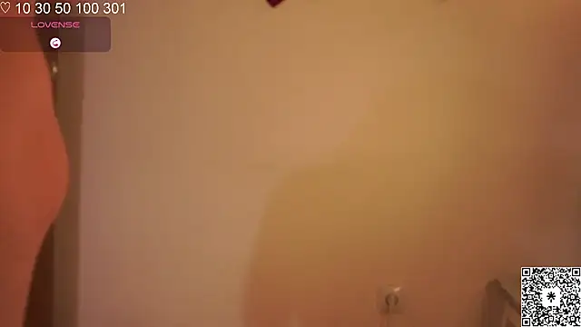 curlyboyy  online show from February 17, 2025, 3:11 pm