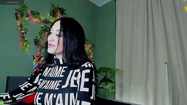 Margaret Clark  online show from April 10, 2026, 12:12 pm