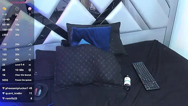 Nahomi-Hill online show from March 21, 2025, 1:02 am