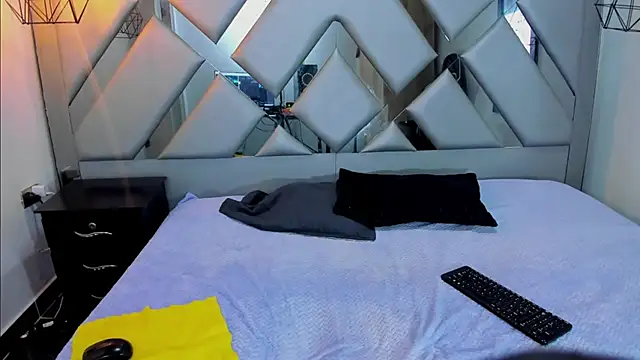 Nahomi-Hill online show from November 6, 2025, 11:09 pm