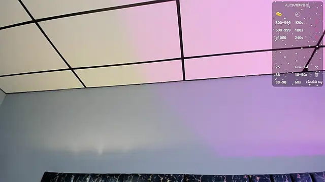 Sophia Lemos online show from September 25, 2025, 1:17 pm