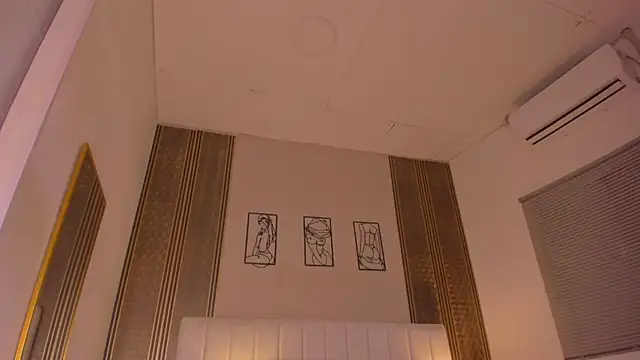 zoe sky  online show from February 26, 2026, 11:54 am