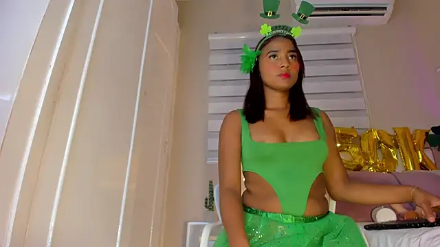 zoe sky  online show from March 17, 2025, 11:53 am