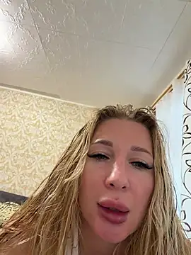 Snapshot of Tatti-Go chatting on June 18, 2026, 5:18 pm Tatti-Go online show from June 18, 2026, 5:18 pm