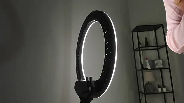 elfinvibes online show from November 8, 2025, 6:17 am