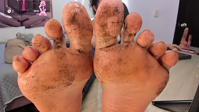 Snapshot of Estefany777 chatting on March 18, 2025, 7:12 am Estefany777 online show from March 18, 2025, 7:12 am