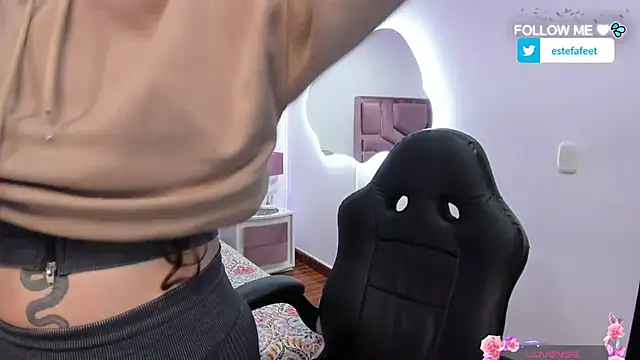 Snapshot of Estefany777 chatting on March 20, 2025, 10:32 am Estefany777 online show from March 20, 2025, 10:32 am