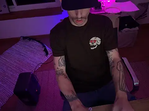 RuffClvb online show from November 20, 2025, 8:15 am