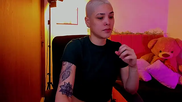 Charlee pink online show from April 3, 2026, 6:58 pm