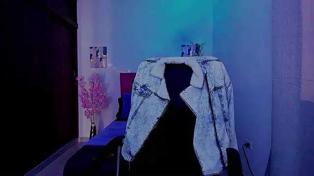 Charlee pink online show from September 29, 2025, 2:23 pm