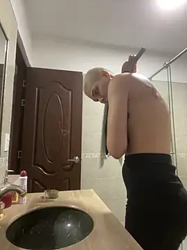 Charlee pink online show from April 12, 2026, 10:13 pm