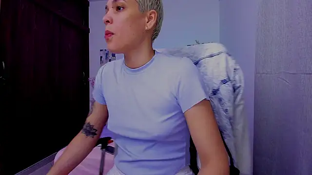 Charlee pink online show from September 26, 2025, 1:34 am