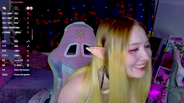 ElswythCovil online show from November 15, 2025, 4:05 am