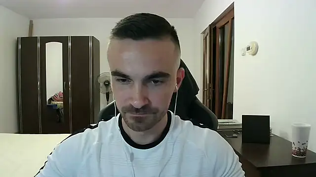 Snapshot of mu5clemania2 chatting on October 6, 2025, 3:35 pm mu5clemania2 online show from October 6, 2025, 3:35 pm