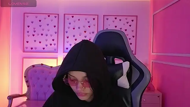 ailen t online show from September 26, 2025, 2:29 am