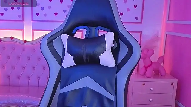 ailen t online show from September 19, 2025, 2:37 am