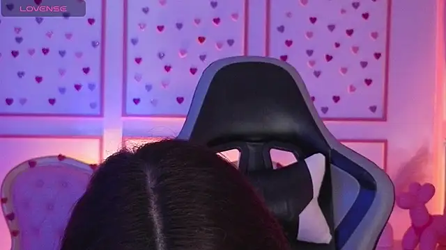 ailen t online show from October 9, 2025, 2:34 am