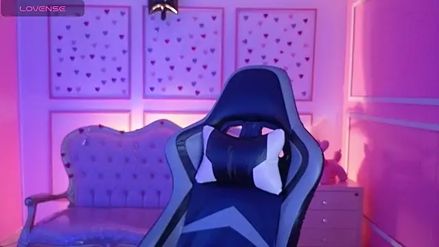 ailen t online show from October 19, 2025, 2:47 am