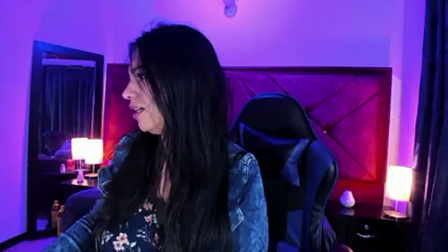 Julietacollins06 online show from June 20, 2026, 3:39 pm