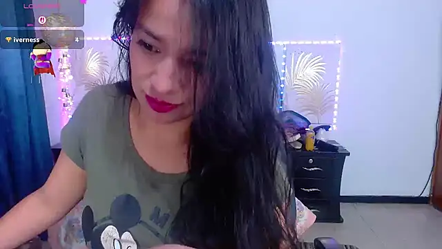 Julietacollins06 online show from March 18, 2025, 1:23 pm