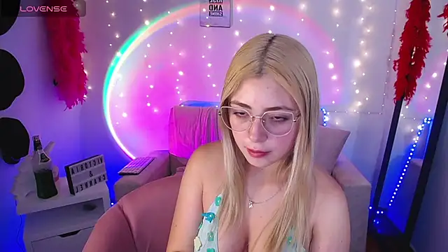 channel blonde a online show from March 21, 2025, 6:07 pm