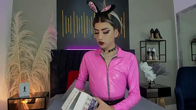 BrianaSchafer online show from February 17, 2025, 4:39 pm