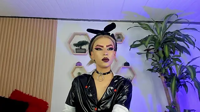 BrianaSchafer online show from November 24, 2025, 5:24 pm