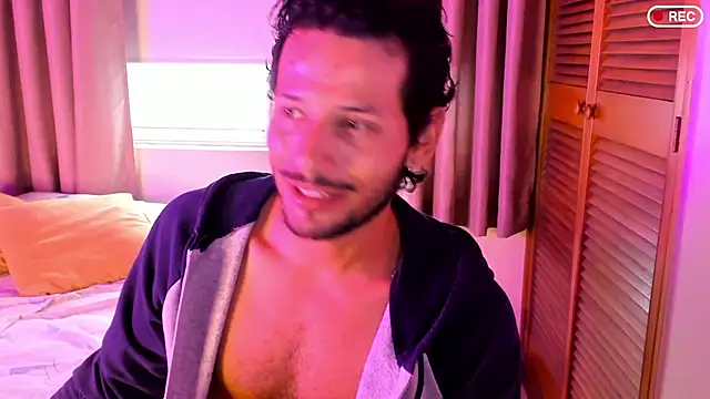 Nicholasrodrii online show from December 22, 2025, 10:21 pm