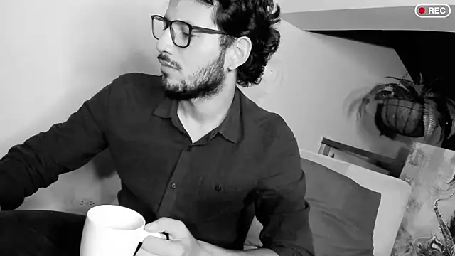 Nicholasrodrii online show from March 17, 2025, 11:02 pm