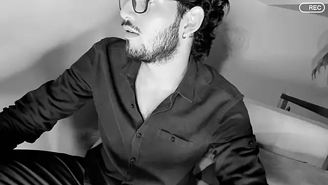 Nicholasrodrii online show from March 17, 2025, 1:14 am