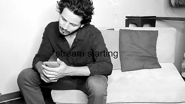 Nicholasrodrii online show from February 13, 2025, 10:22 pm