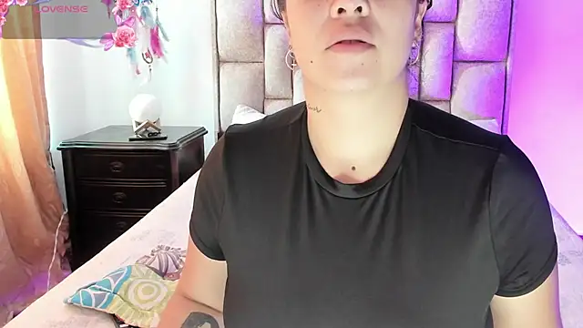 brianaGuzman online show from October 16, 2025, 5:32 pm