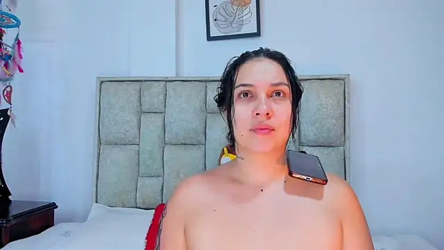 brianaGuzman online show from March 26, 2026, 6:28 pm