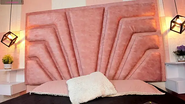 elisa collins online show from April 22, 2026, 4:52 am