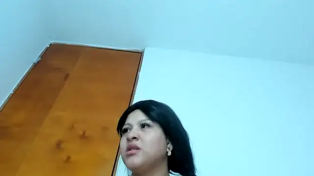 Natalycarter online show from October 19, 2025, 5:05 pm