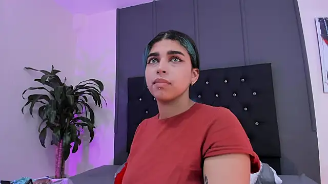 lyra-rain online show from February 16, 2025, 11:38 am