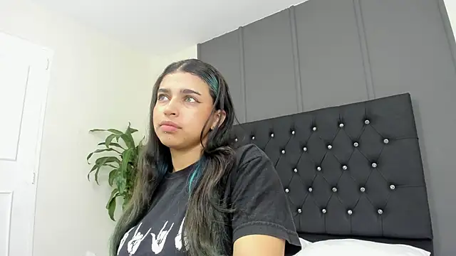 lyra-rain online show from March 4, 2025, 11:19 am