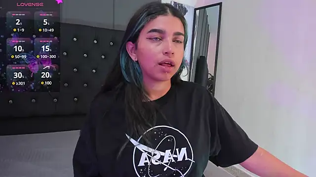 lyra-rain online show from March 2, 2025, 12:14 pm