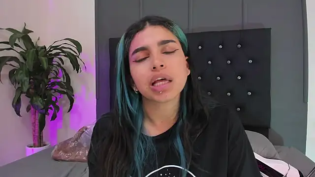 lyra-rain online show from March 2, 2025, 3:19 pm