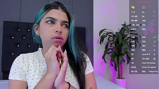 lyra-rain online show from March 10, 2025, 11:45 am