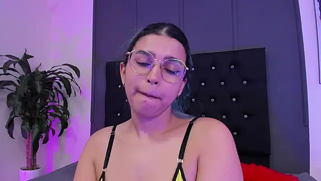 lyra-rain online show from March 6, 2025, 12:32 am